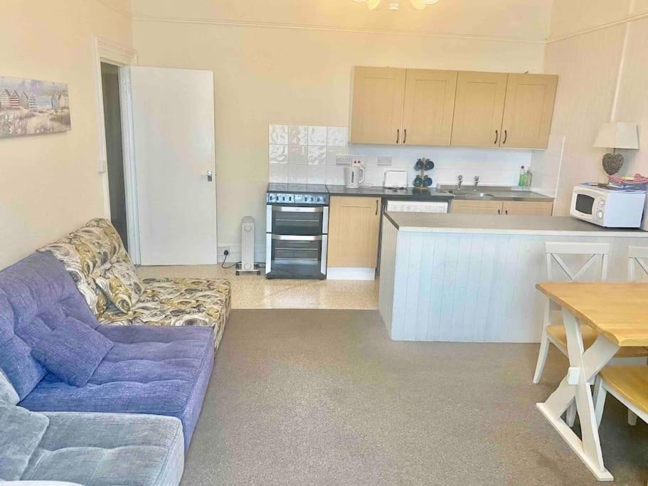 Bright 2 Bedroom Apartment Near Seafront Central 彭赞斯 外观 照片
