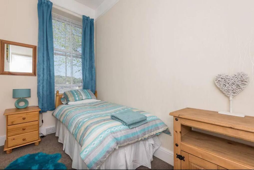 Bright 2 Bedroom Apartment Near Seafront Central 彭赞斯 外观 照片