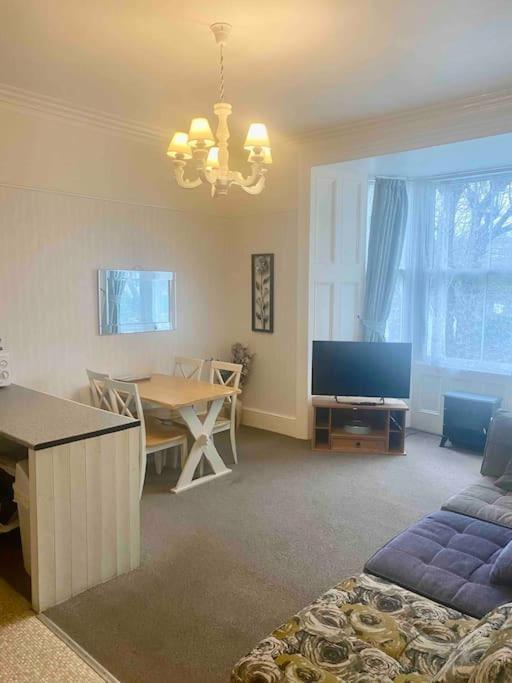 Bright 2 Bedroom Apartment Near Seafront Central 彭赞斯 外观 照片