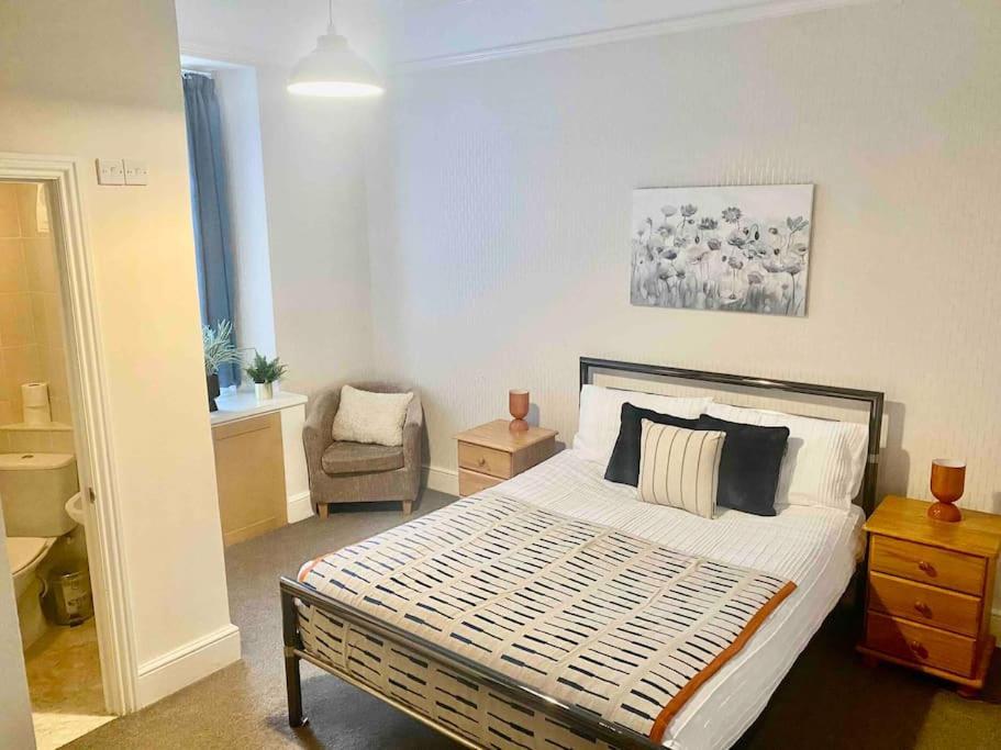 Bright 2 Bedroom Apartment Near Seafront Central 彭赞斯 外观 照片