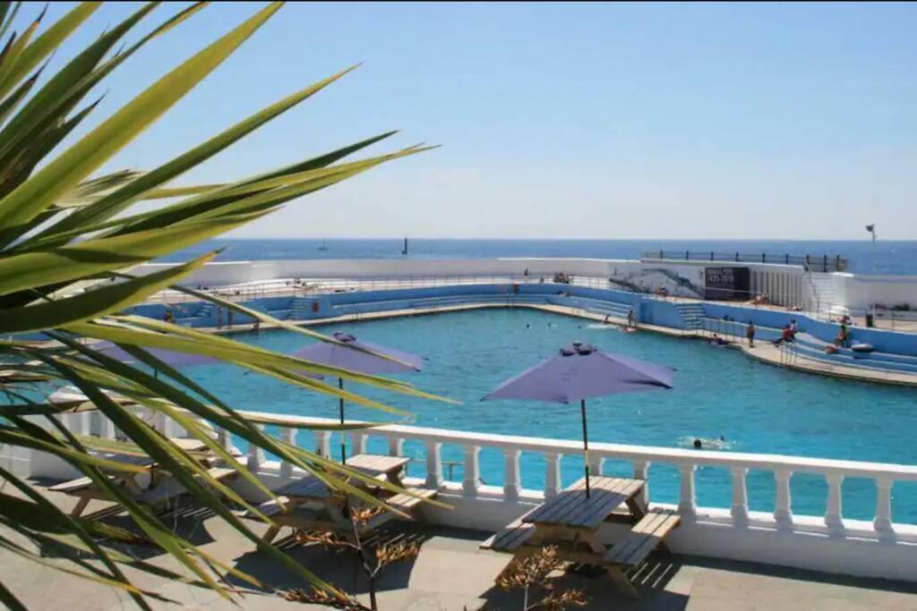 Bright 2 Bedroom Apartment Near Seafront Central 彭赞斯 外观 照片